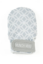 Load image into Gallery viewer, Munch Minis - Teething &amp; Anti-scratch mitts - Grey Geo
