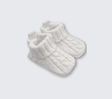 Load image into Gallery viewer, Cable Knitted Booties - White - 0-6 months
